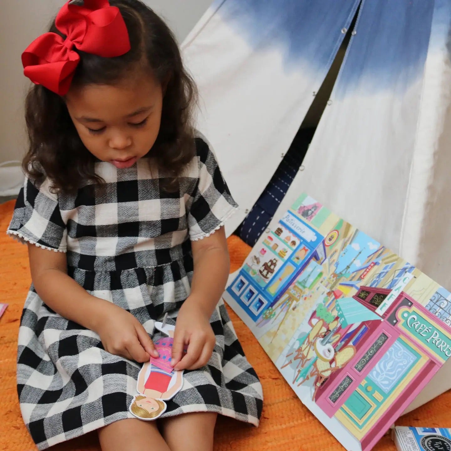 En dag i Paris - Paper doll set